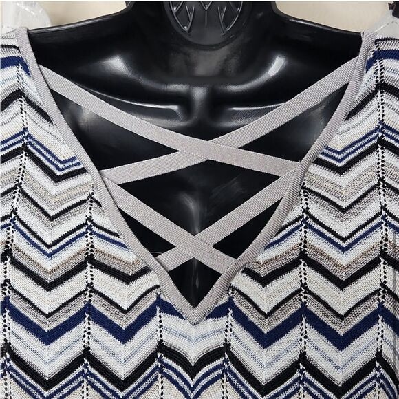 White House Black Market Chevron Long Sleeve Knit V-Neck Blouse Size Small - Picture 5 of 10